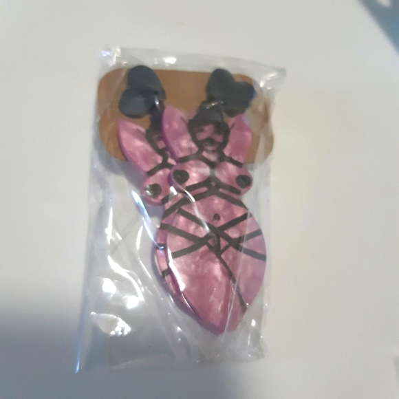 Shibari bdsm "Tie me up" black heart curvy girl earrings - Picture 3 of 6